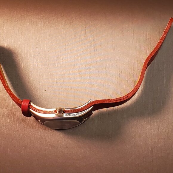 Vintage Japan Movt Ladies Watch w/ Red Band - Picture 4 of 6